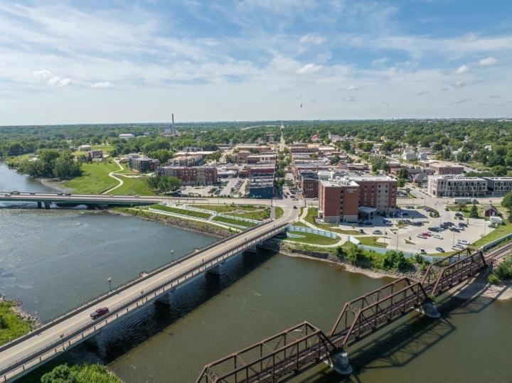 Lindell Motor Lodge - Downtown Cedar Falls Studio With Free Gated Parking! Exterior photo