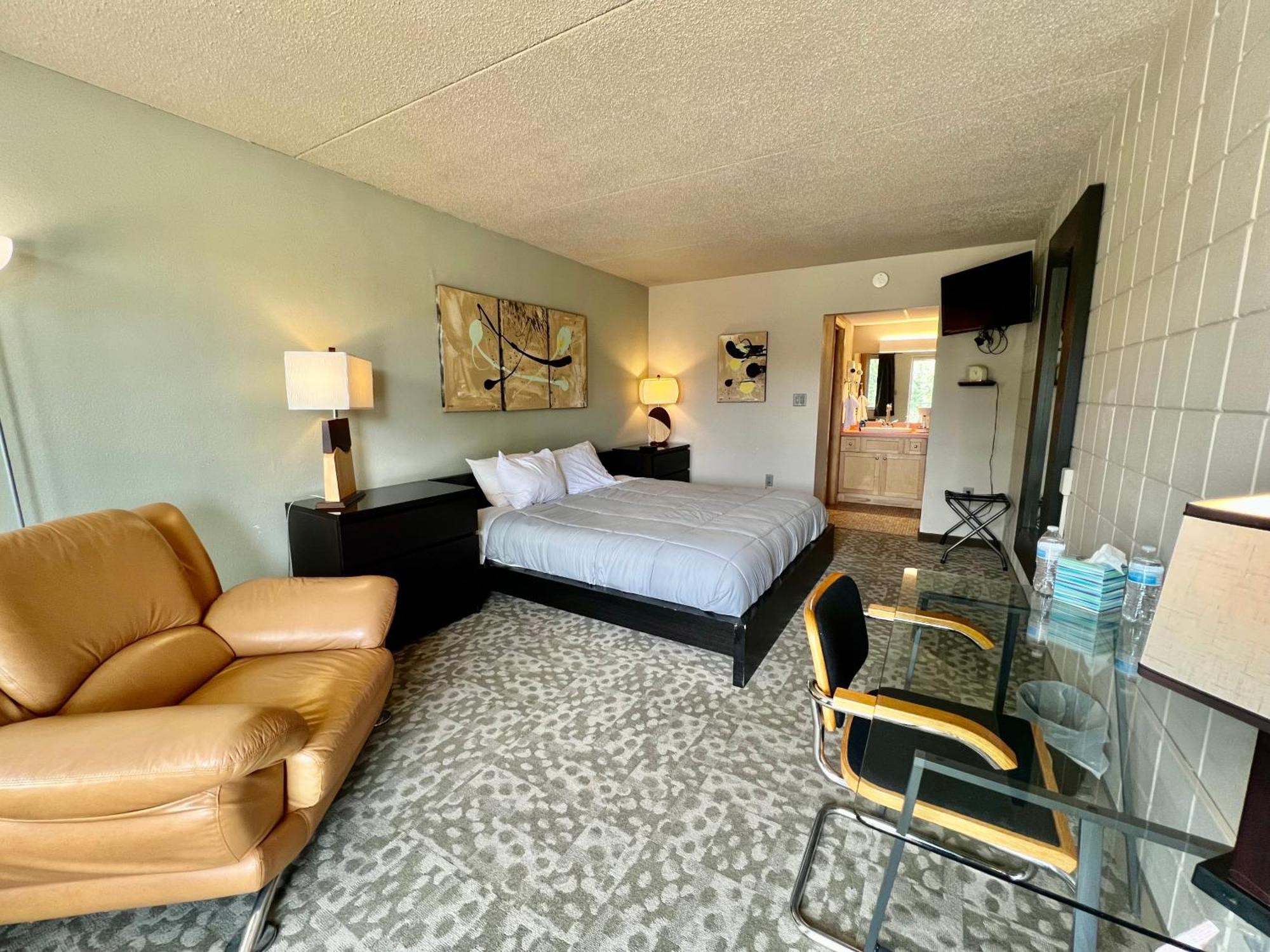 Lindell Motor Lodge - Downtown Cedar Falls Studio With Free Gated Parking! Exterior photo